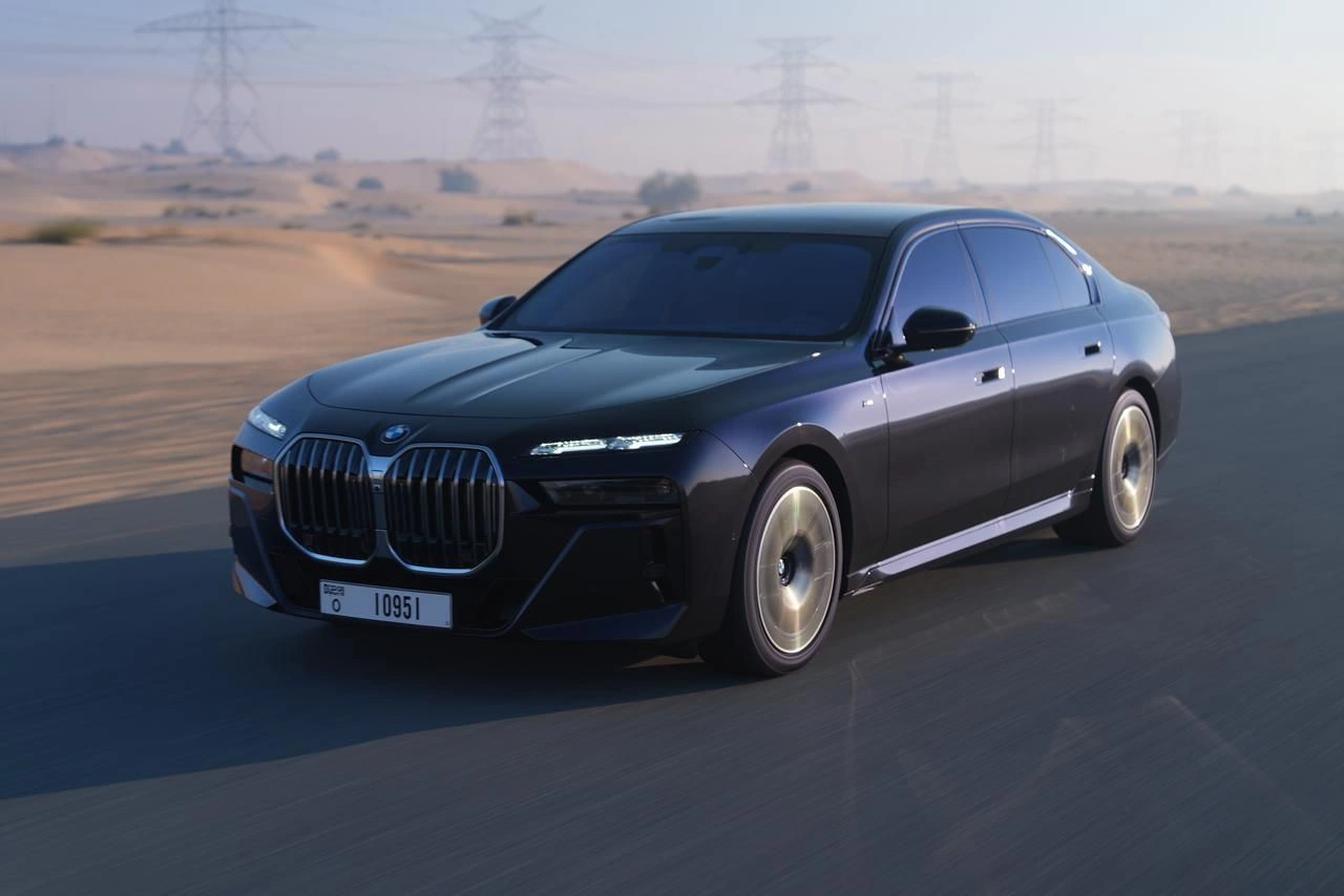 Bmw 735 M BLACK 2023 rental dubai