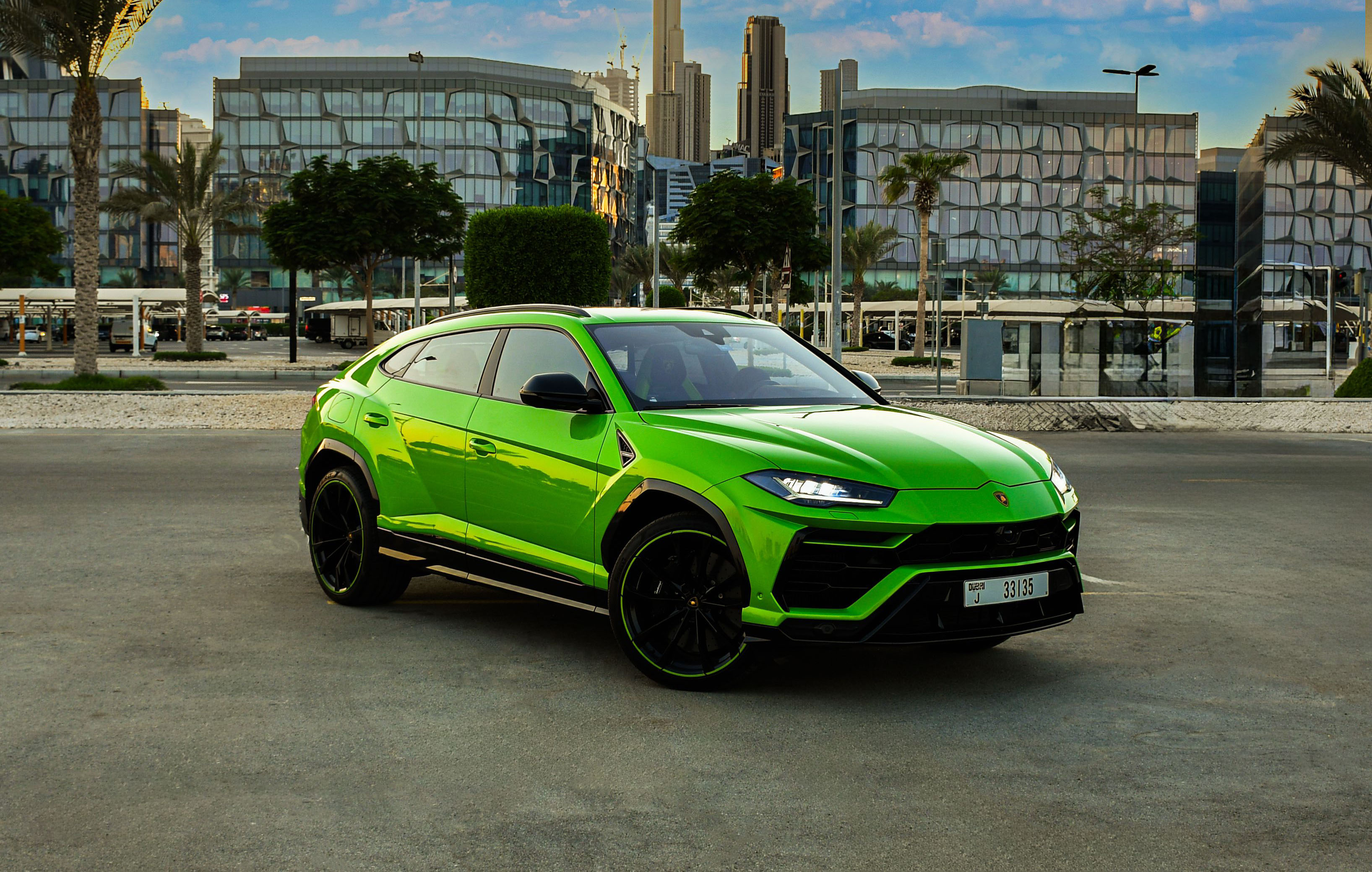 hire Lamborghini Urus Green in dubai